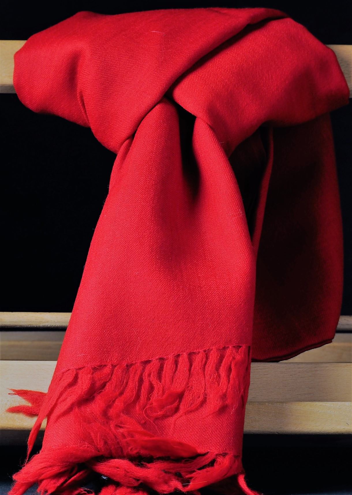 grandioso Conmemorativo Cuna Fular Rojo · Colección Lisos | Kashmir Shawl Atelier